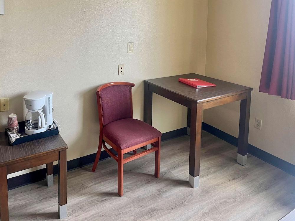 Econo Lodge Inn & Suites Корнинг Экстерьер фото